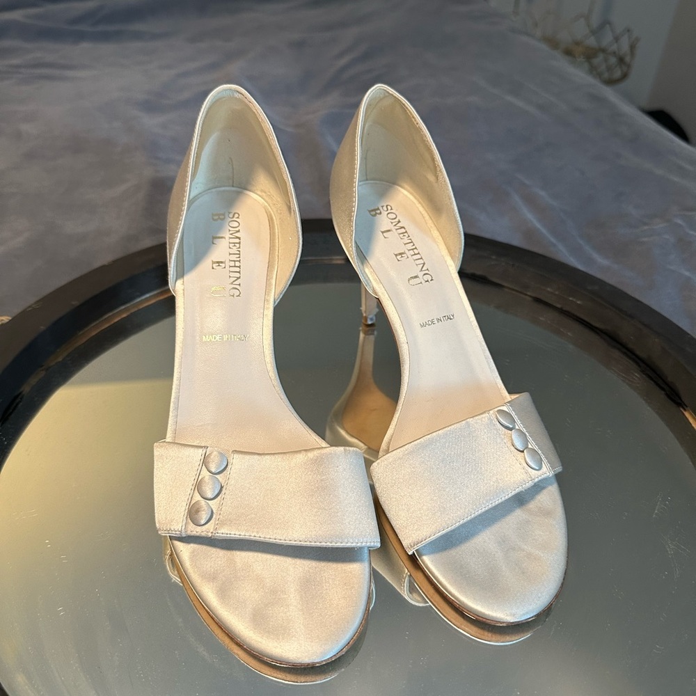 Ivory satin Something Bleu bridal shoes, made in Italy.